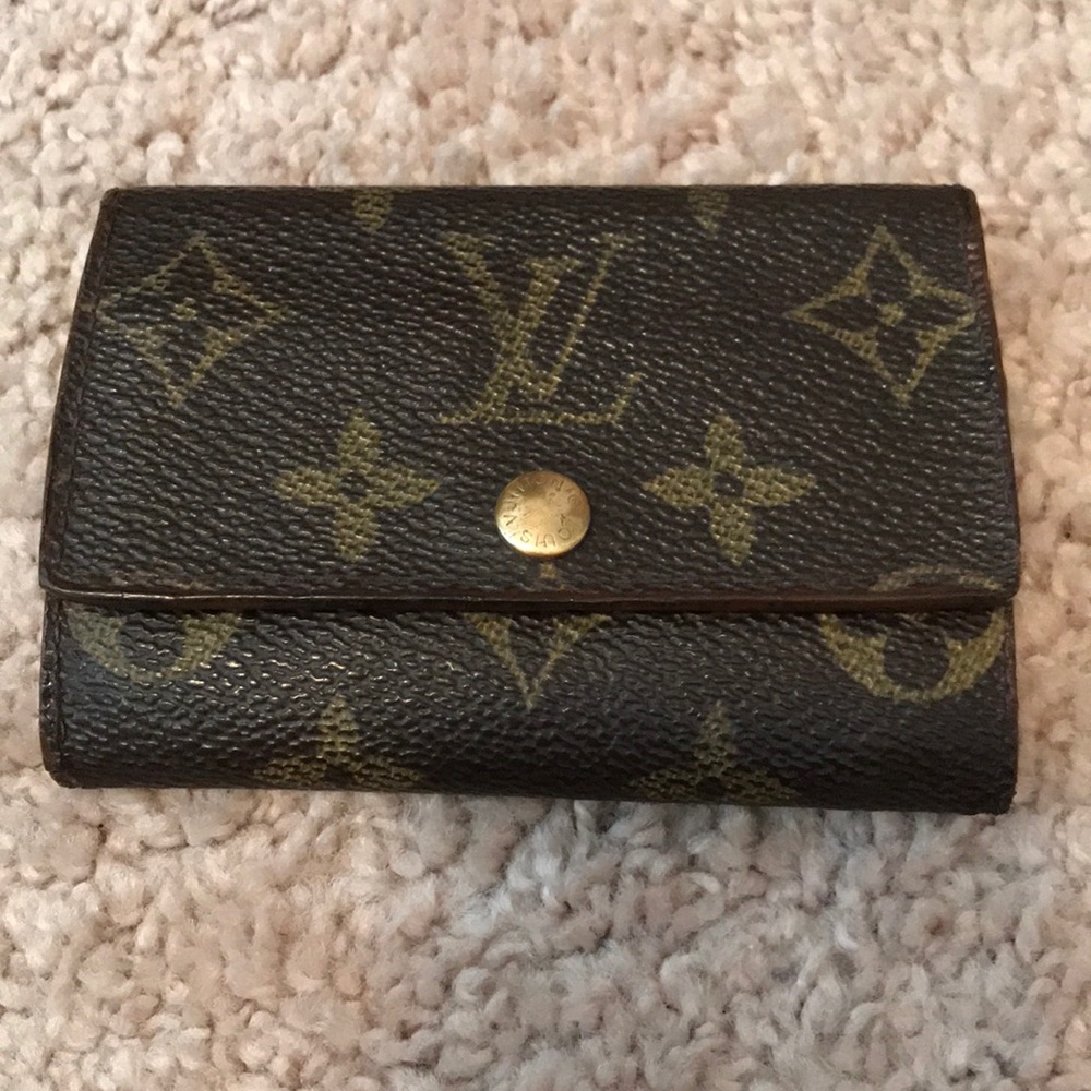 Authentic Louis Vuitton 6 Ring Key Case